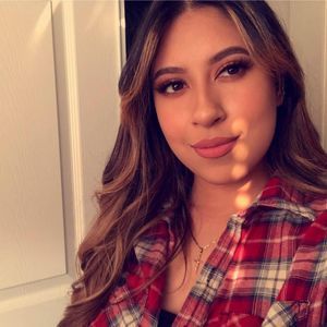 Meet your Posher, Ana